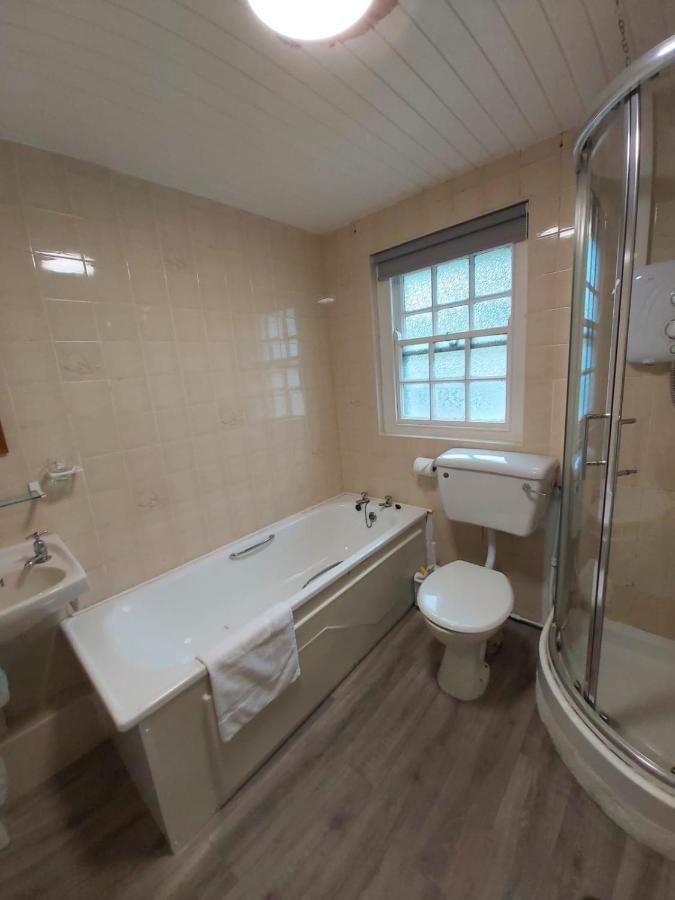Corofin Lake Cottages Ngoại thất bức ảnh
