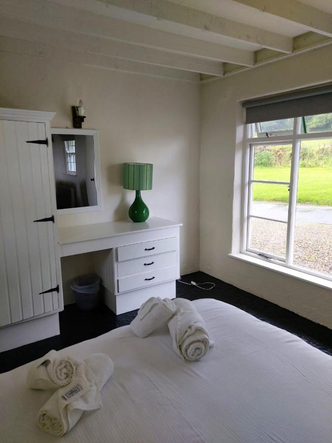Corofin Lake Cottages Ngoại thất bức ảnh