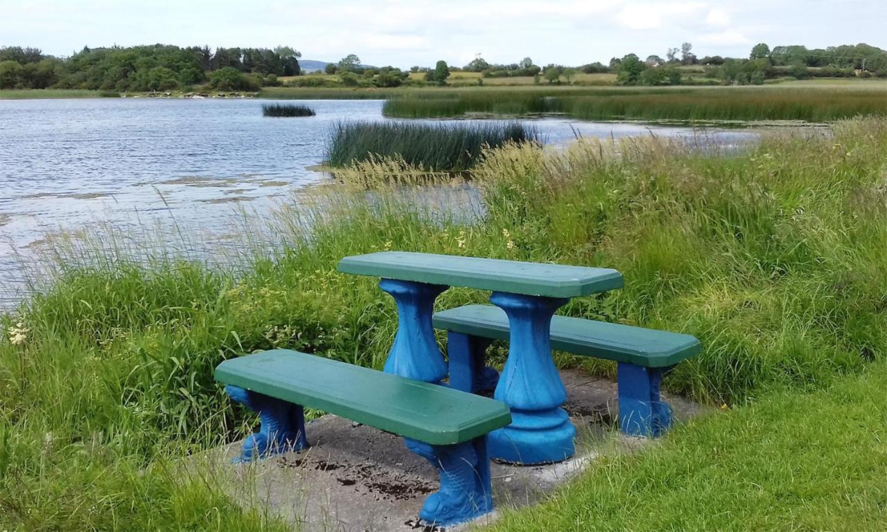 Corofin Lake Cottages Ngoại thất bức ảnh